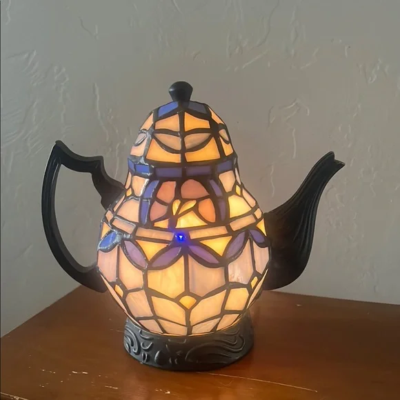 Vintage Cheyenne Stained Glass Teapot Lamp - Picture 1 of 17